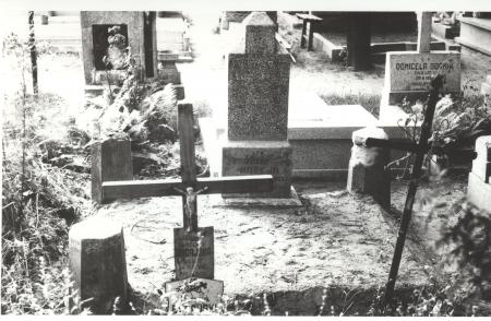 Grob Jozefa Mateja i jego zony Magdaleny zmarlego w 1937r.