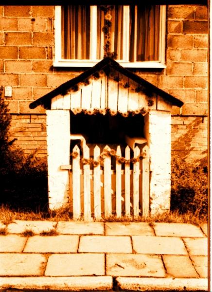 Kapliczka na Sadowcu wrzosy. Kiedy postawiona?