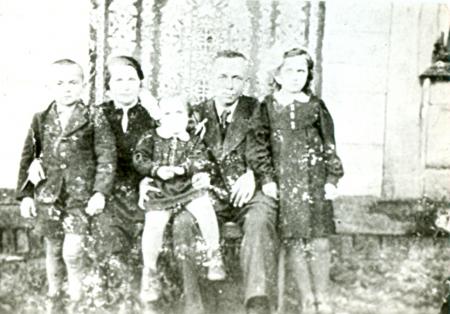 Katarzyna Matyja z mezem i dziecmi- Trebaczew, lata 20-te.